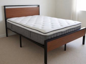 ••••Full Size Bed with Mattress ••••