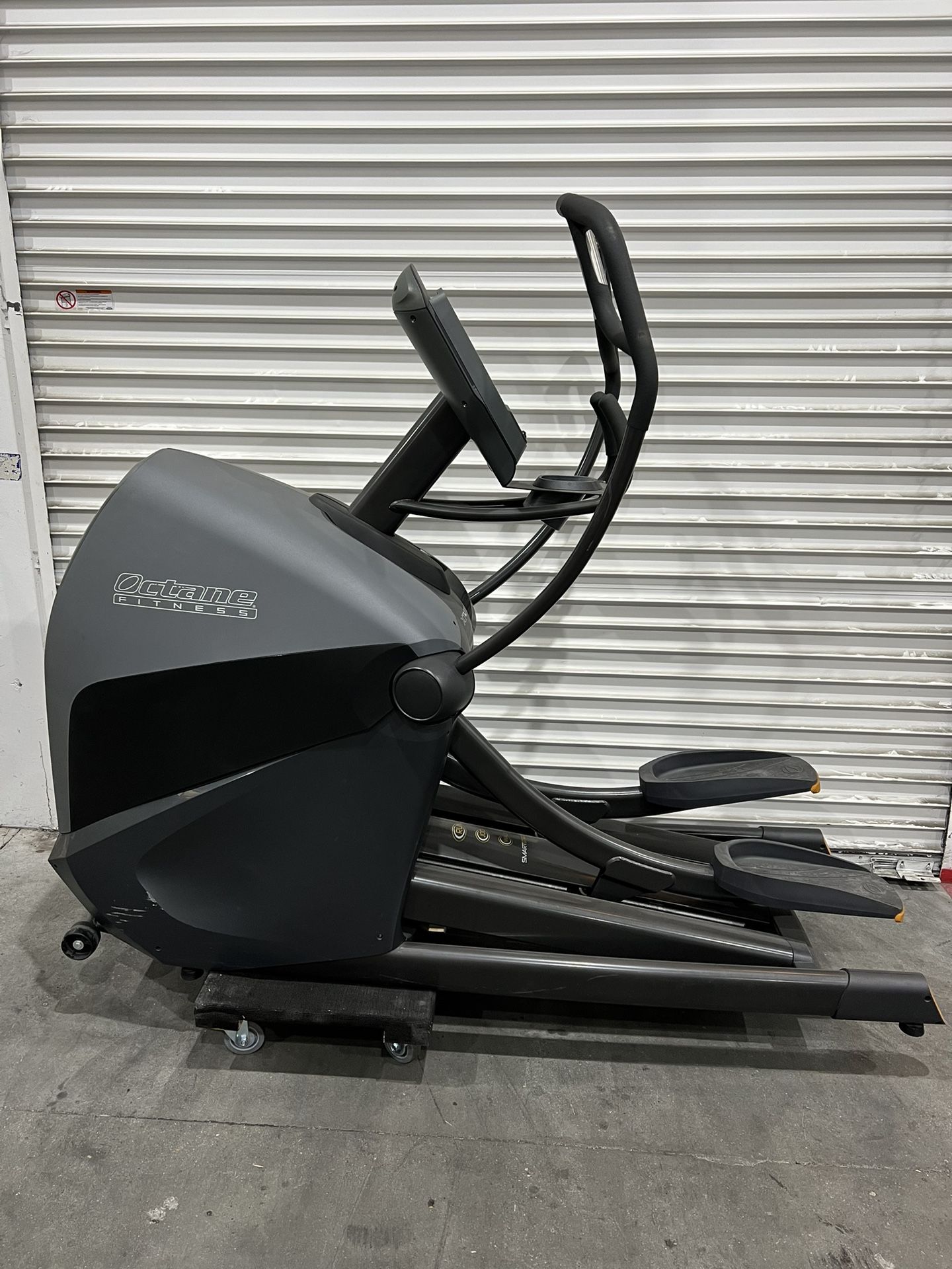 Octane XT4700 Commercial Grade Elliptical