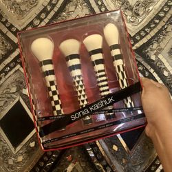 BRAND NEW IN BOX SONIA KASHUK MAKEUP BRUSH SET