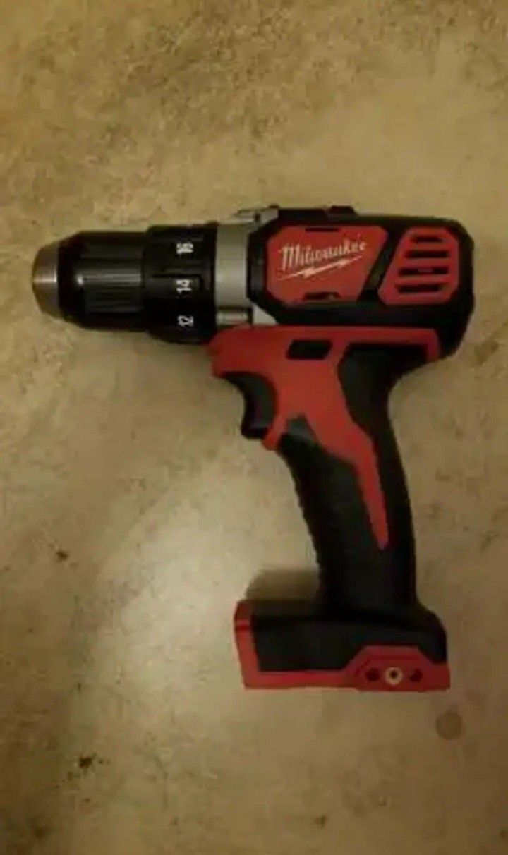 New Milwaukee 18-Volt 1/2 in. Drill/Driver (2606-20)