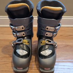 Salomon Women's Ski Boots Size 6