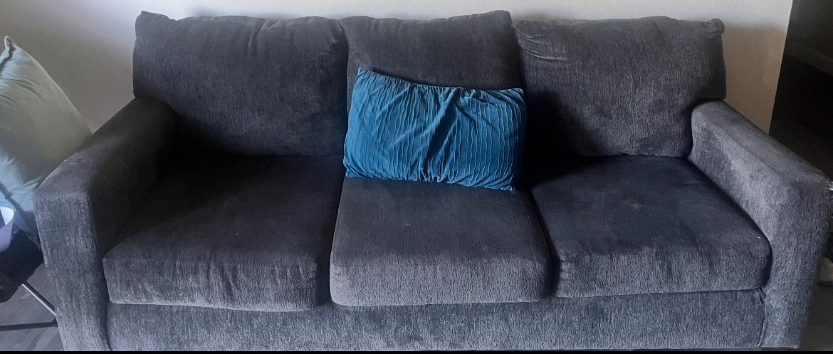 LIKE NEW COUCH/PICKUP ONLY. OBO