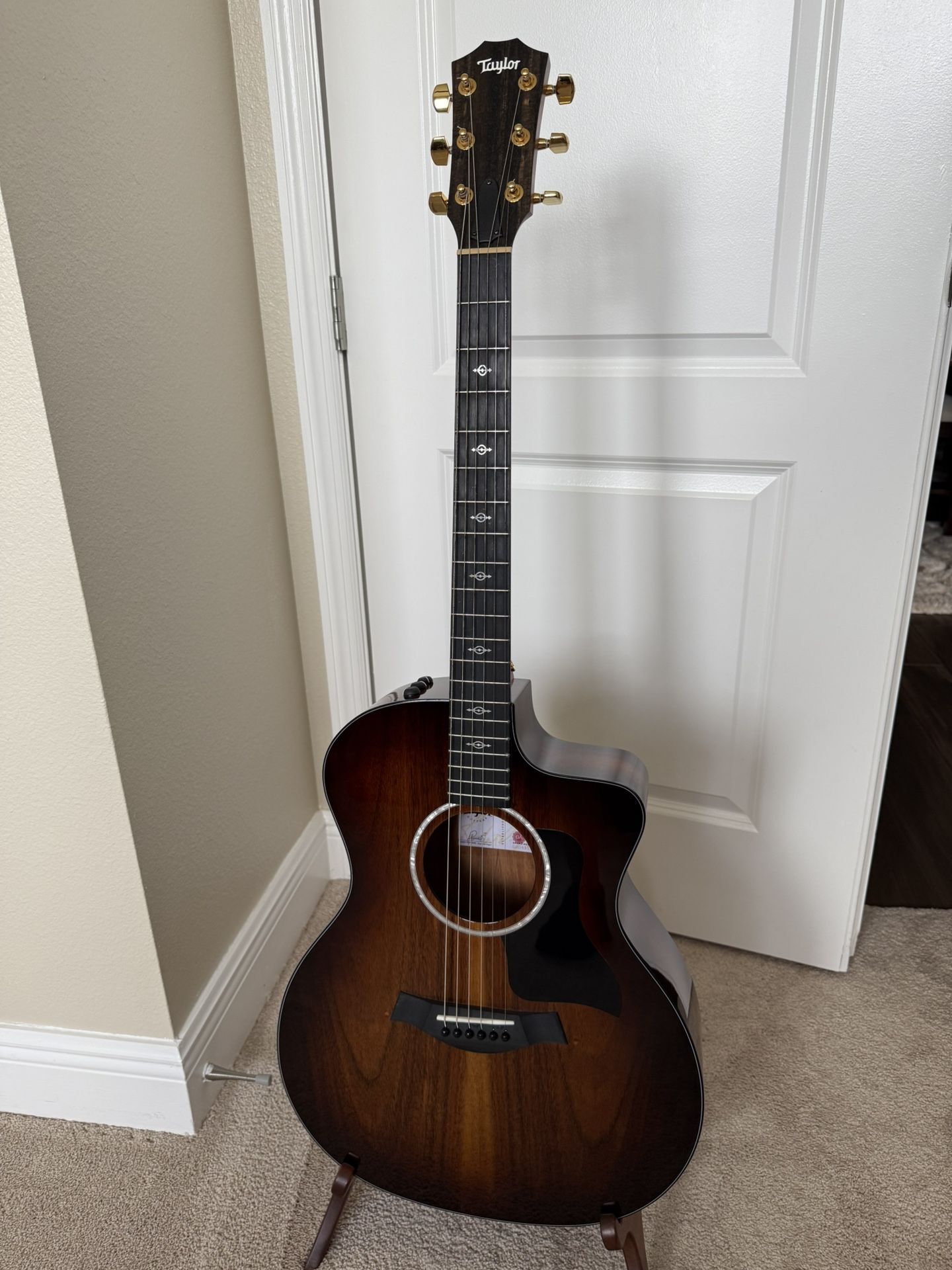 Taylor 224ce-k Deluxe Grand Auditorium w/HSC