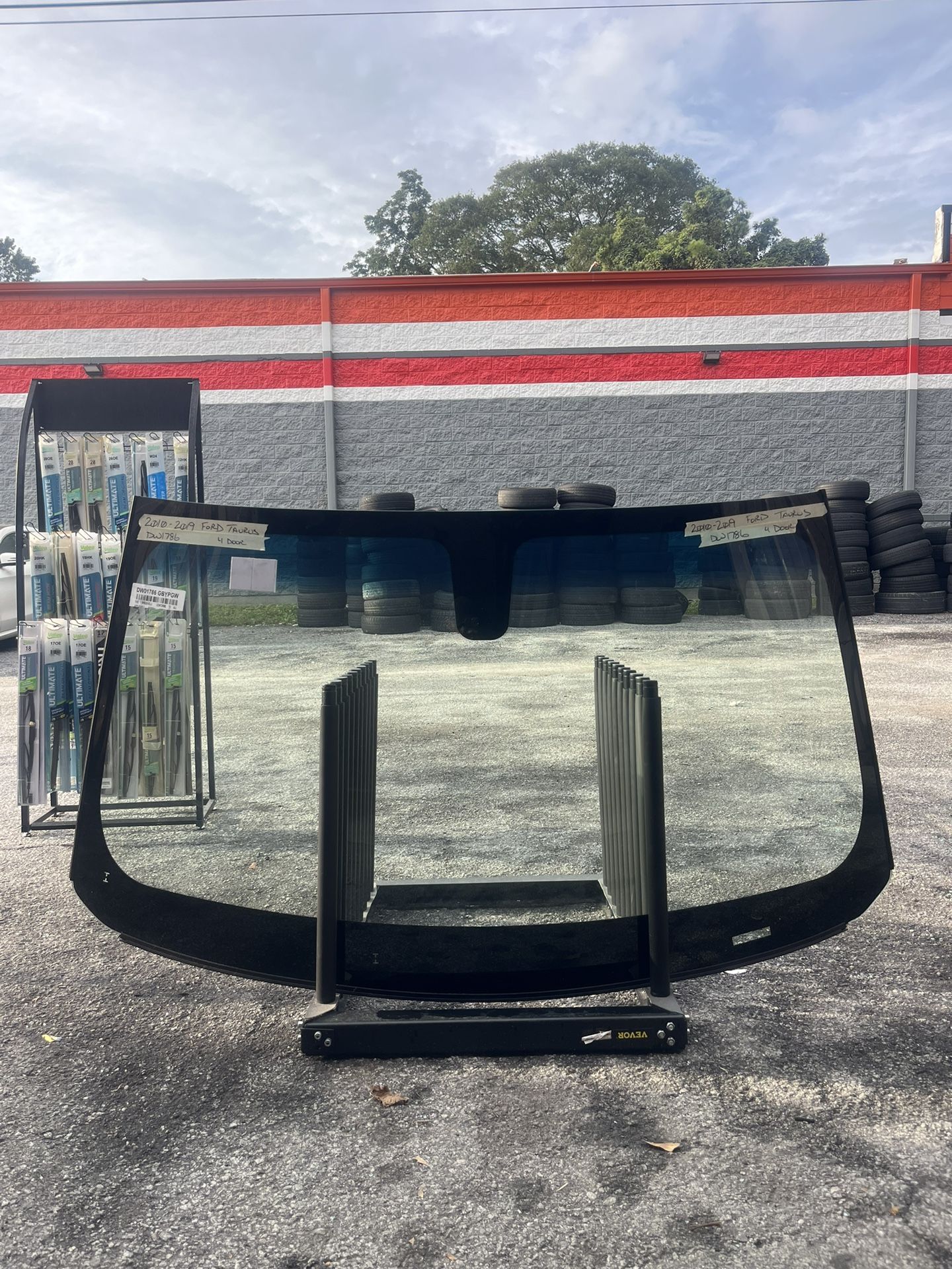 2010 - 2019 Ford Taurus Windshield