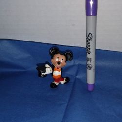 WALT DISNEY PRODUCTIONS MICKEY MOUSE HOLDING TOP HAT TUXEDO PVC FIGURE HONG KONG