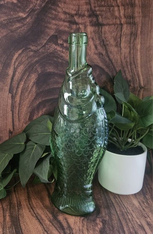 Vintage dark Green Glass Fish Shaped Wine Bottle decanter decor great gift for a Pisces or a fisher in your life approximately 13"h x 4"l x 2"w *C