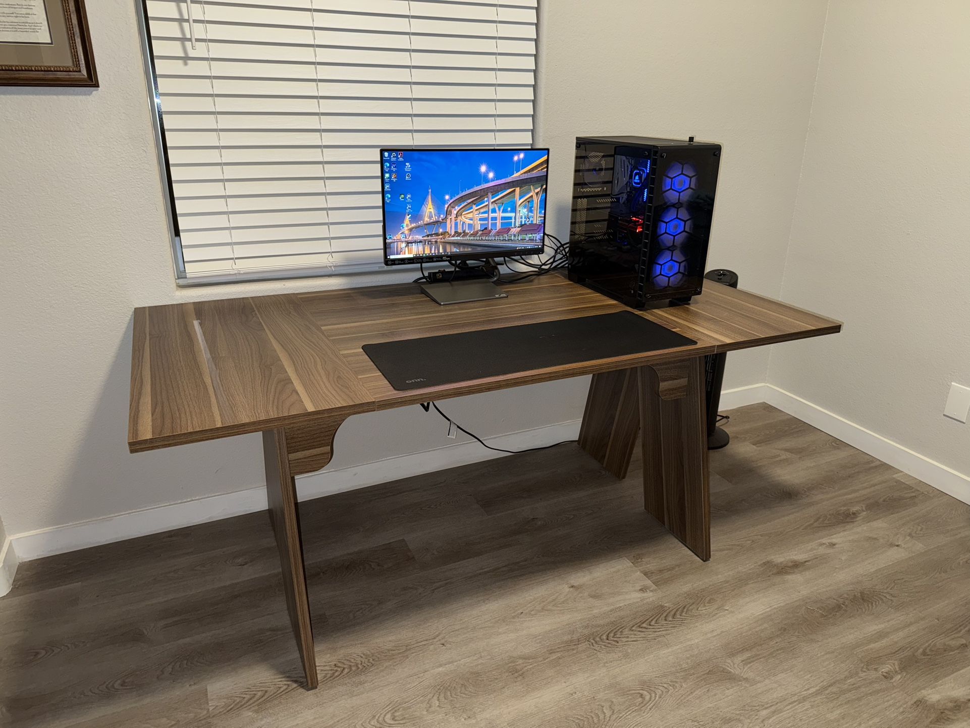 Custom Gaming PC + 24” Monitor + Desk (GTX 1070 Ti, Liquid Cooling)