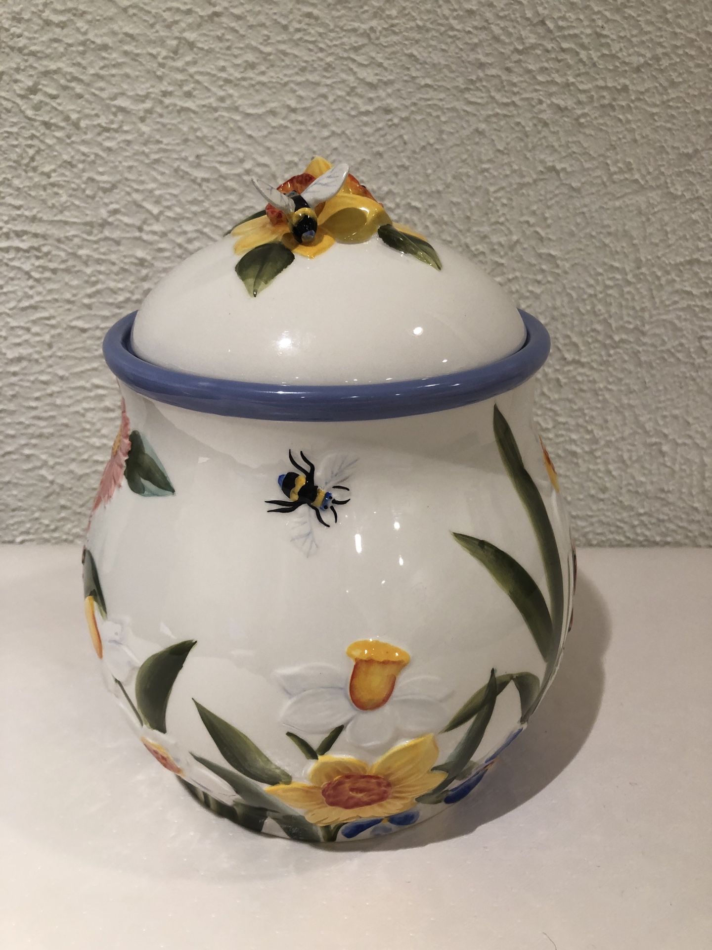 Beautiful Large Harry And David  2007 Floral Cookie Jar With 3 D Butterflies 