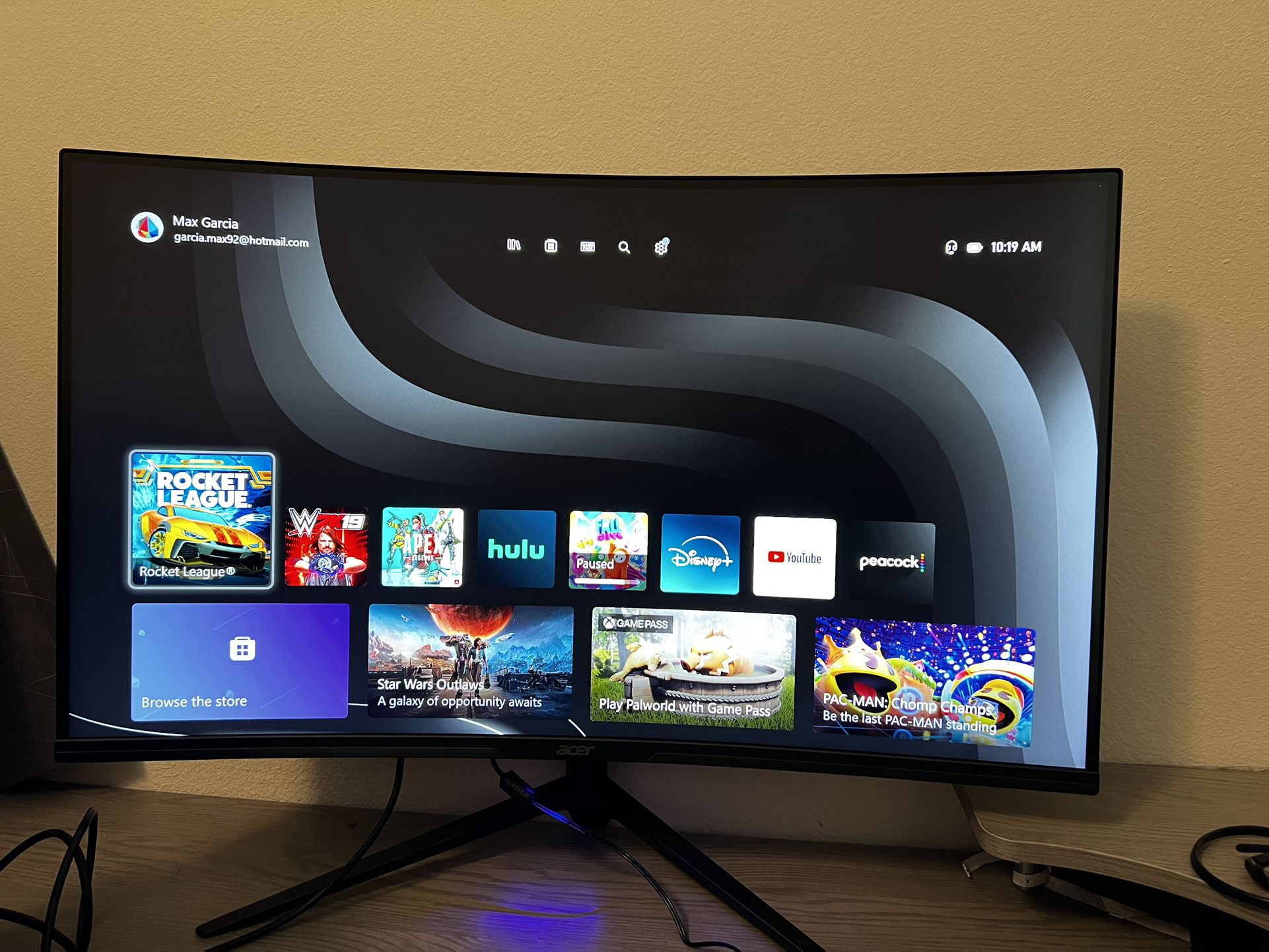 31” Acer  Curved Monitor  4K  165hz Refresh Rate 
