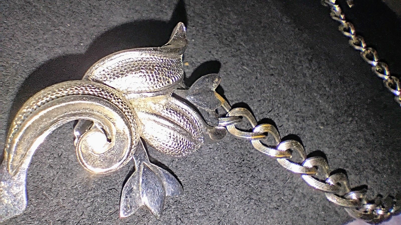Vintage Silver Tone Repousse Tulip Flower Seater Clip
