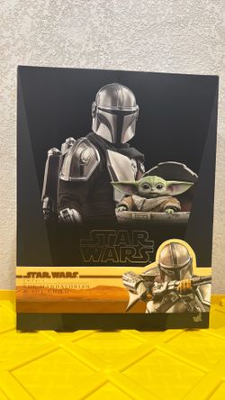 Hot Toys The Mandalorian & The Child Deluxe version  1/6 scale