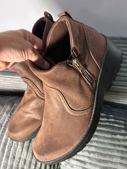 Bzees Brown Ankle Boots Women’s Size 6.5 Brown