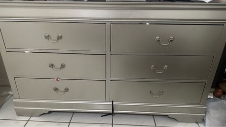 6-Drawer Double Dresser Champagne Silver