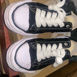 I Never Where The Shoes It’s Good It’s Size 8 White And Black