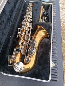 Bundy 2 Antique Saxaphone