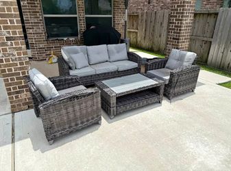 4-Piece Outdoor Wicker Patio Furniture Set