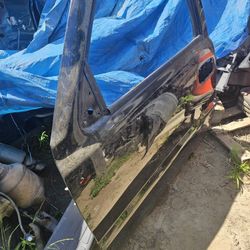 2000/2006 Gmc Sierra Driver Side Door 