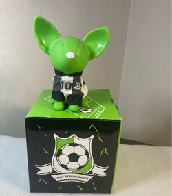 Chihuahua Bank Soccer 2007 Whaa Whaa Rave Green 5 3/4"h Coin Bank Figure
