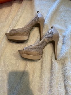 Jennifer Lopez tan heels