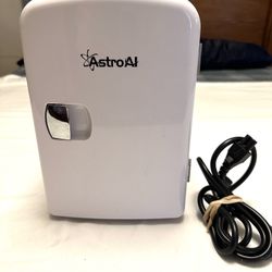 Astroai Mini Fridge, 4L / 6 Can 