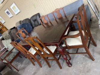Dinnig table 6 chairs