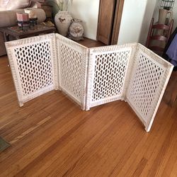 Free stand wooden dog 🐕 gate 20X24 each panel