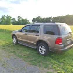 2004 Ford Explorer XLT