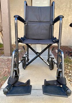 Invacare 9000 XT Manual chair – Extra-Wide Seat, Elevating Leg Rests