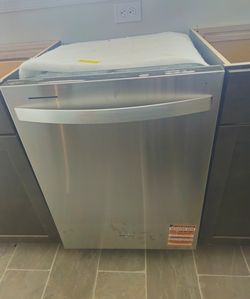 Whirlpool Brand New Unused !!
24 in. Built-In Tall Tub Dishwasher with manufacturing warranty!!