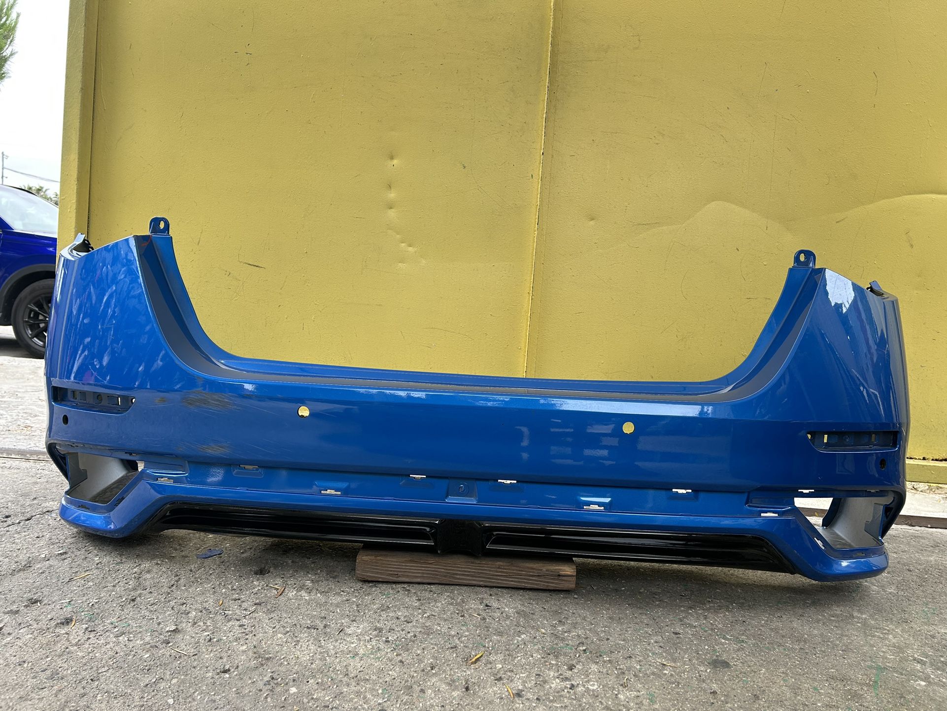 2024-2025 NISSAN SENTRA REAR BUMPER OEM