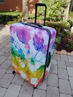 Bebe Megan hardside spinner suitcase. Lightweight, impact resistant, 8 wheels 360 degrees turns.