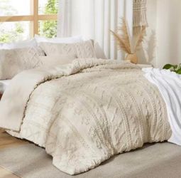 Bedsure 3 PCS Tufted Boho Farmhouse Shabby Chic Embroidery Beige King Size Comforter Set