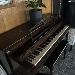 Piano w/ chair