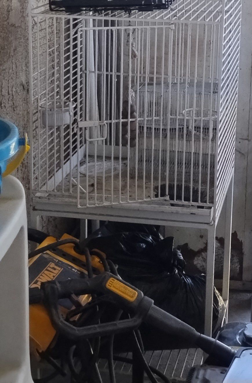 BIRD CAGE PERFECT CONDITION 