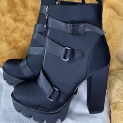 WETKISS Heeled Platform Boots. Sexy, Chunky, Combat Style Boots. Size 7