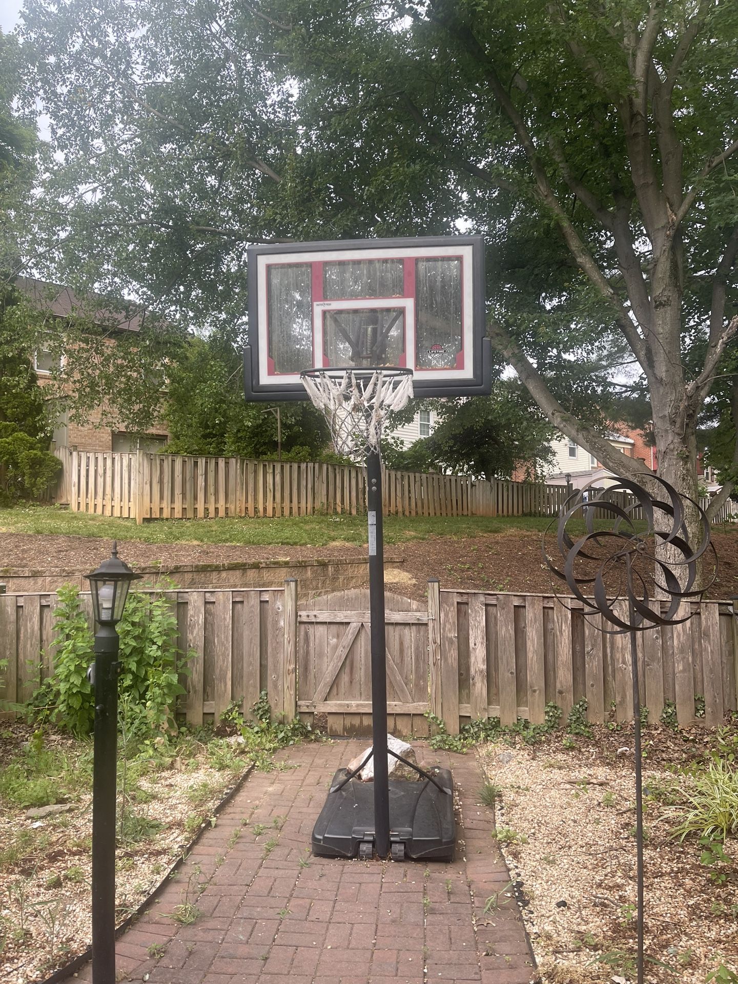 Basketball Hoop (Pick-up Only)