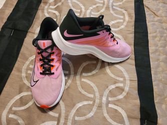 Women's Size 10 Nike Sneakers