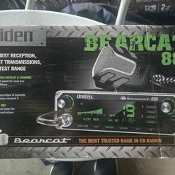 Bearcat 880 CB Radio