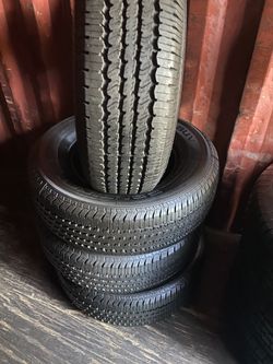 SET CONTINENTAL 265/70/17 SEMI NEW 95%TREAD LIFE $300 PRICE INCLUDE PROFESSIONAL INSTALLATION AND TAX
