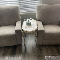 2 Rocking Chairs
