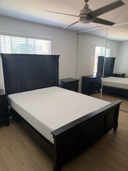 BEDSET FOR SALE W 75” TV