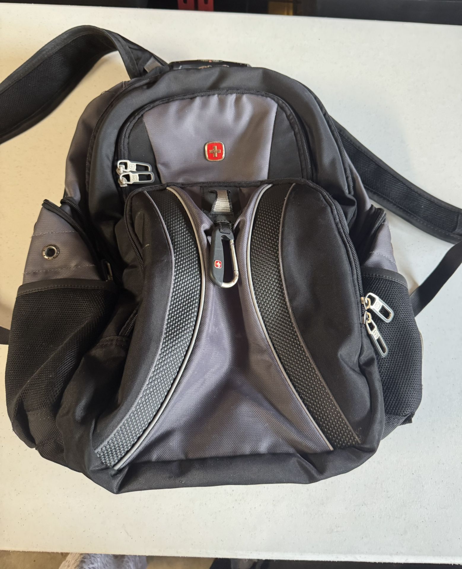 Swiss Gear Travel Airflow Black Multi-pockets Laptop Backpack w/padded straps