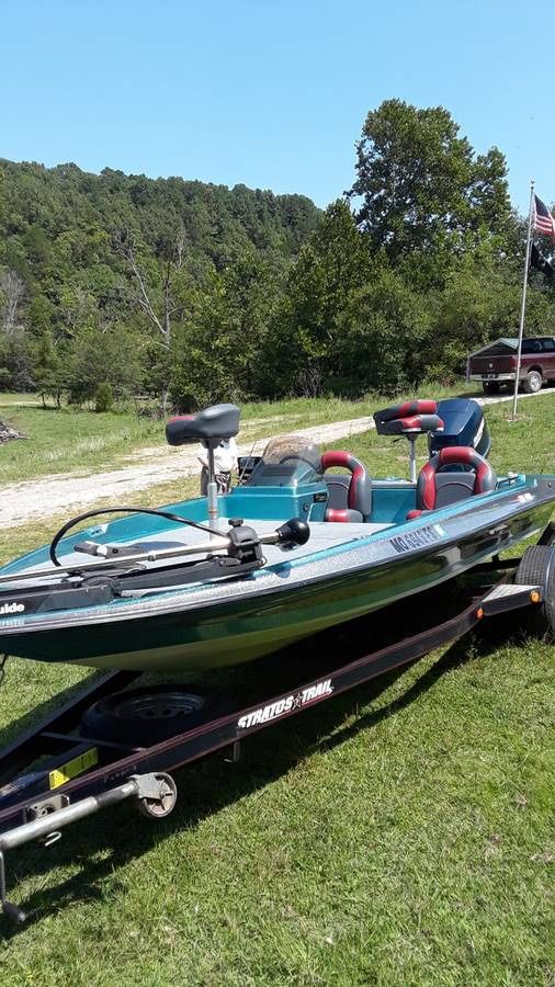 1990 Stratos 201 Pro Bass Boat