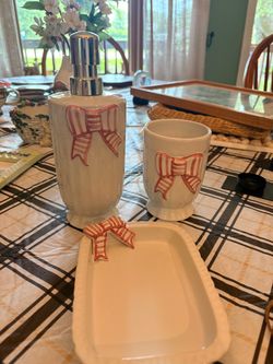 Ceramic Bathroom Accessory Set with Pink Bow