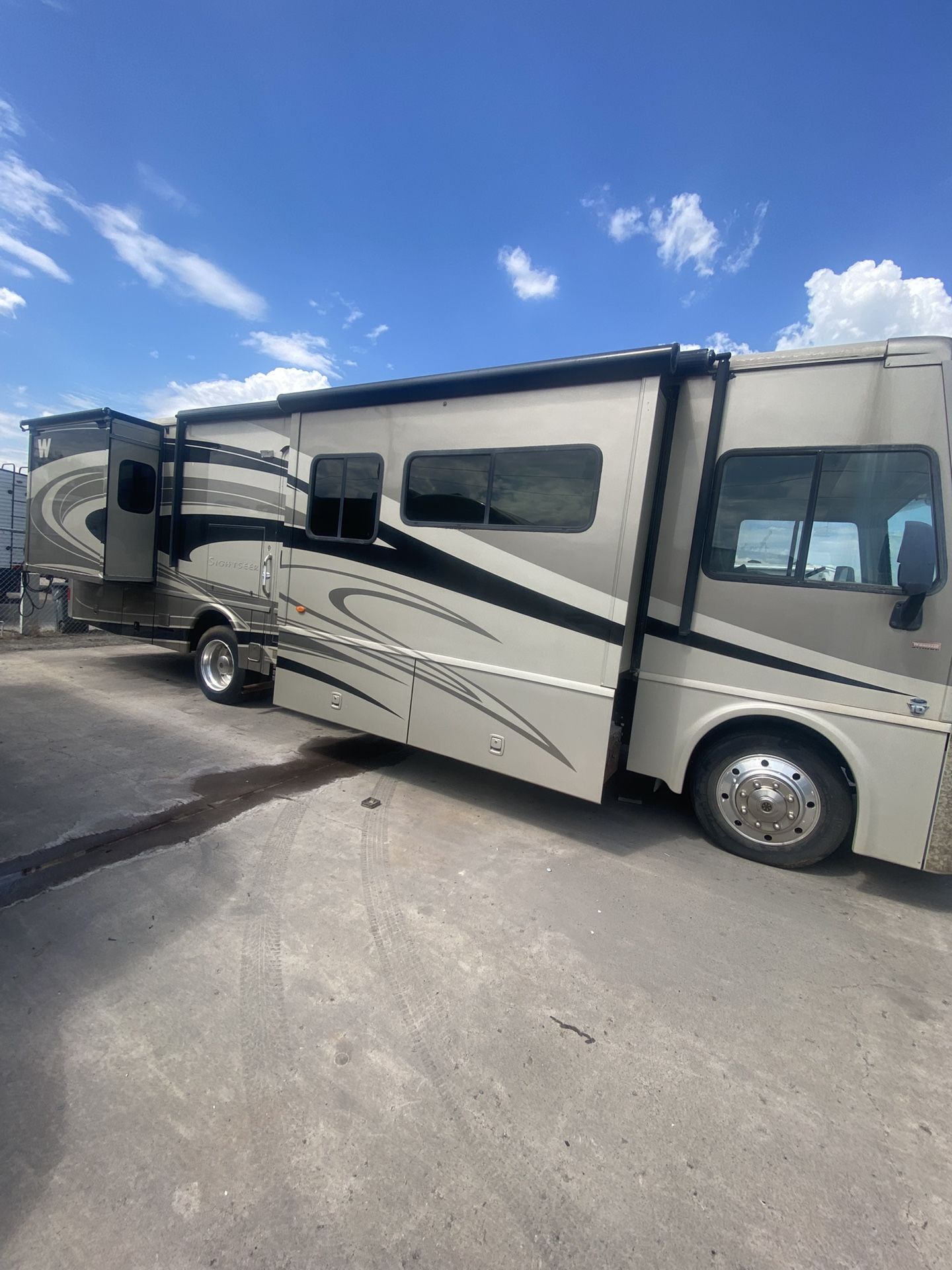 2014 Winnebago Sightseer 33C