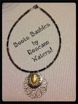Seed bead pendant necklace