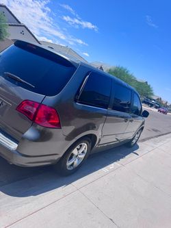 Volkswagen Routan 2010