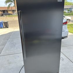 Upright Refrigerator
