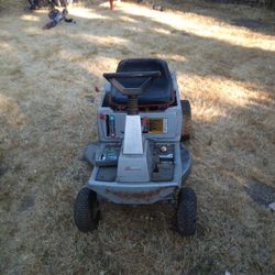 Craftsman Riding Lawnmower 