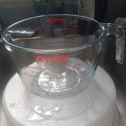  Pyrex 8 Cup Measuring Cup 8"x 5"